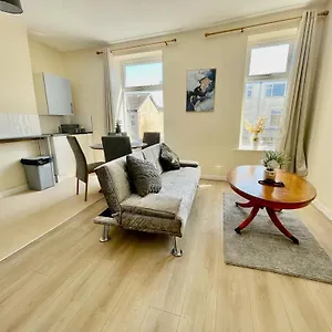 Arise Comfort - Clarendon Road City Centre Apartment